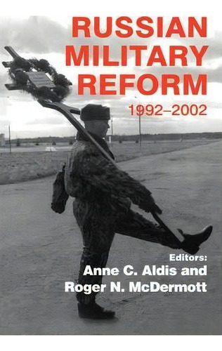 Russian Military Reform, 1992-2002, De Anne C. Aldis. Editorial Taylor Francis Ltd, Tapa Blanda En Inglés