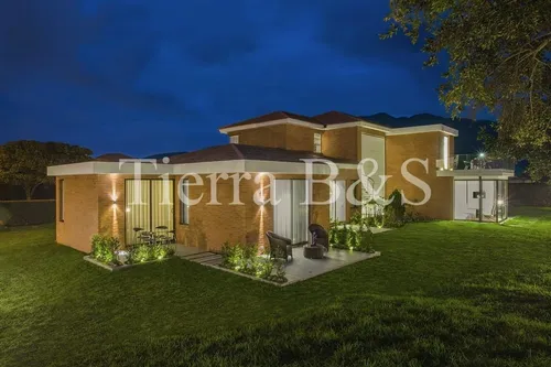 ¡espléndida Casa De Lujo En San Simón: 470m² En Lote De 1720m², 3 Años De Remodelación!