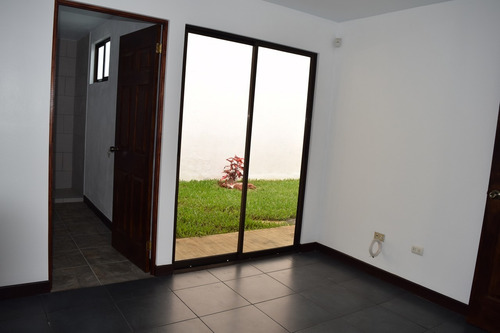 Imagen 12 de 14 de Casa 1 Piso Con Amplia Zona Verde Residencial Brisas Del Rio