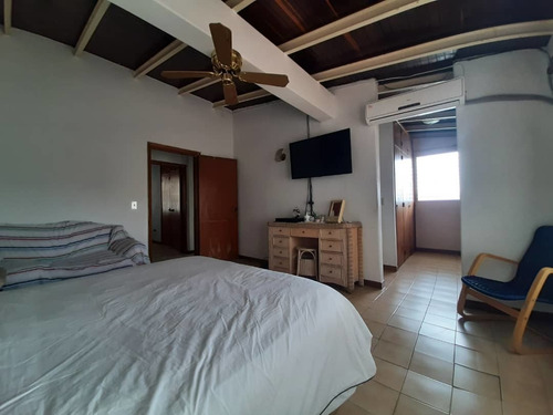 Imagen 15 de 22 de Se Vende Casa 525m2 4h+s/5b/3p Colinas De Santa Monica 5419