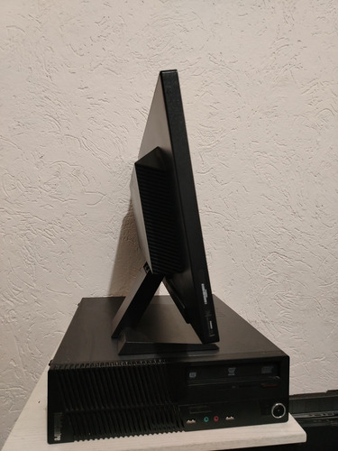 Computadora Completa Lenovo 16gb Y 500gb A8-7600b R7 W10 (Usado)