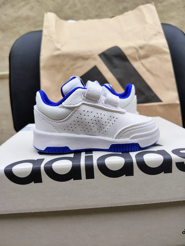 Zapatillas Adidas Tensaur Para Niños - Comodidad Y Estilo (Usado)