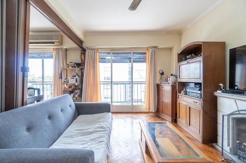 Venta Departamento 3 Ambientes Más Dependencia De Servicio, Balcón Al Frente Flores