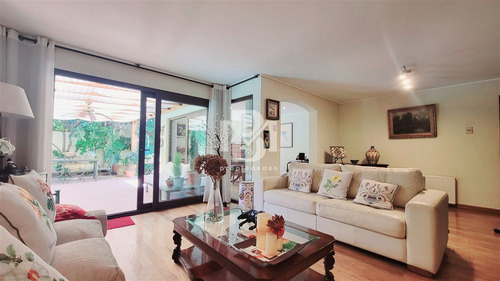 Casa En Venta De 4 Dorm. En La Reina