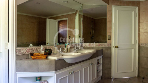 Casa En Venta De 5 Dorm. En Lo Barnechea
