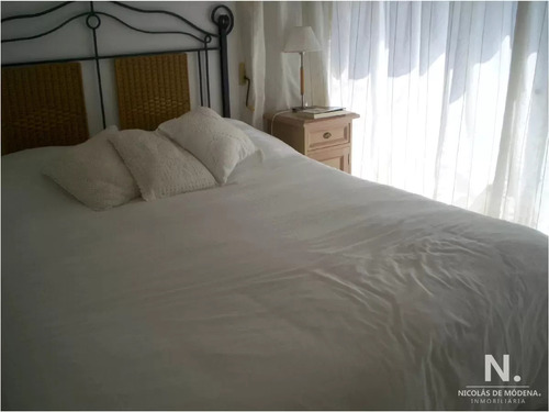 Apartamento De 2 Dormitorios En Edificio Torre Marina , Punta Del Este , Playa Brava