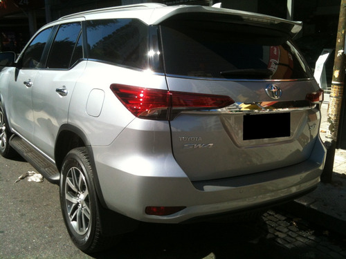 Toyota Sw4 Srx Automatica Cuero 7 Pasajeros 2020 Gris Plata