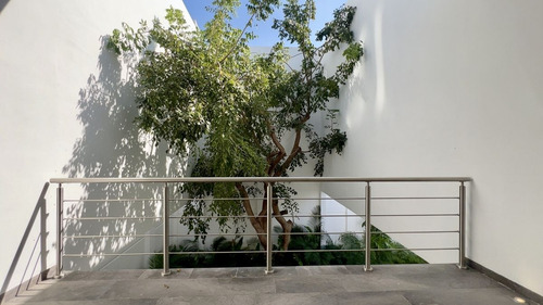 Residencia De Lujo En Venta Ubicada En La Privada Bosques De Altabrisa, Merida.