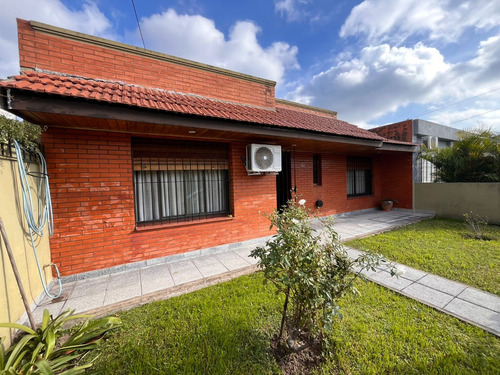 Hermoso Chalet Sobre Dos Lotes !!!!