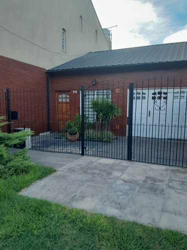 Casa En Dos Plantas En Ituzaingó Norte  