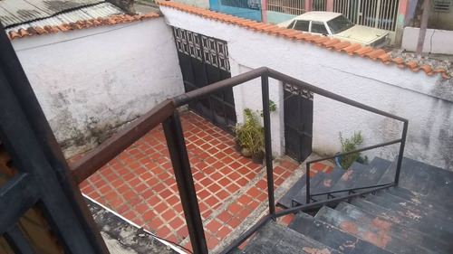 Imagen 12 de 13 de Casa En El Castaño Maracay 04243050970