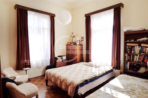 2 Pisos, 7 Dorm. Con Gran Patio En Valparaíso