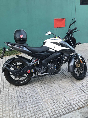 Rouser Ns 200