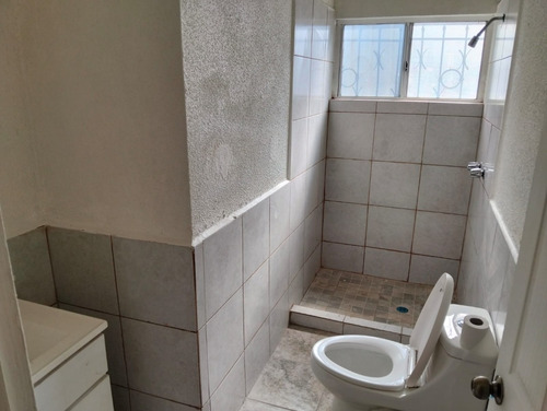 Casa Para Oficinas Con Bodega Amplia