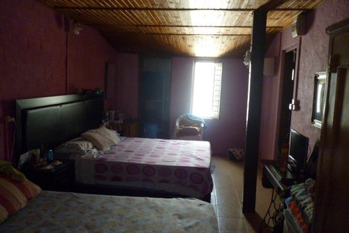 Imagen 4 de 14 de Venta Casa De 2 Dormitorios + Apto . Apta Banco
