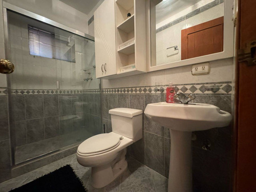 Yasmin Roa Vende Apartamento 136,78m2 Edif. Orobia Urb. La Trigaleña Cod 286109