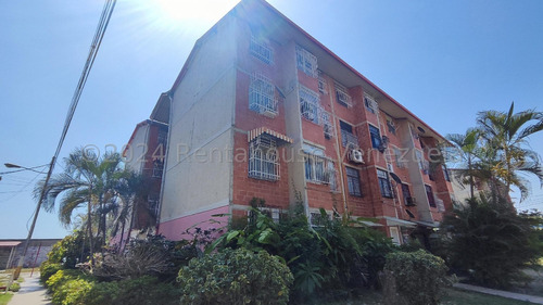 Apartamento En Venta En Madre Maria Maracay Aragua 24-19457 Irrr