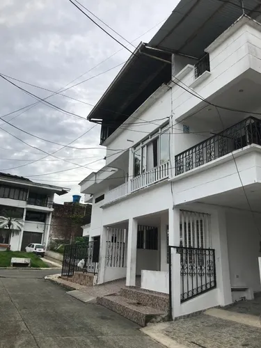 Casa Con Excelente Ubicaciòn Frente A Sol Y Luna