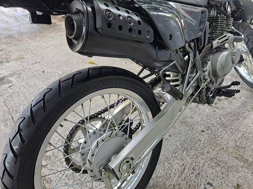 Imagen 5 de 7 de Suzuki Dr200