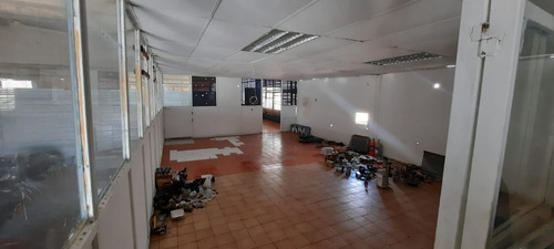 Imagen 5 de 24 de En Alquiler Amplio Y Comodo Galpon, Ubicado En La Av Intercomunal, Calle Cerrada.