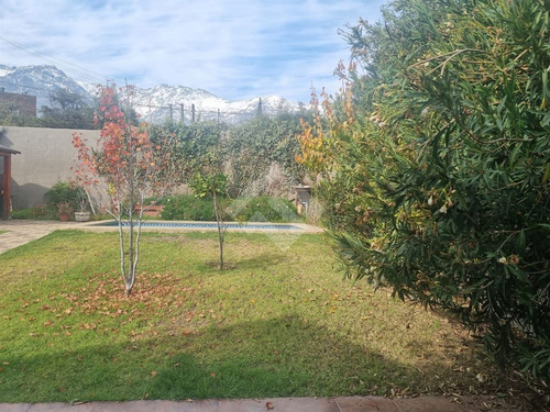 Casa En Venta De 6 Dorm. En Peñalolén