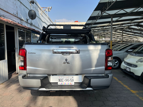 Mitsubishi L200 2.4 Cabina Doble 4x2 Mt