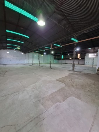 Imagen 2 de 18 de Se Alquila Galpon En Los Boulevares