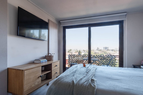 Disfruta De Vivir En Un Tríplex Con Terraza Y Quincho