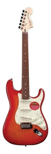 Guitarra eléctrica Squier by Fender Standard Stratocaster de pino cherry sunburst laca poliuretánica con diapasón de palo de rosa