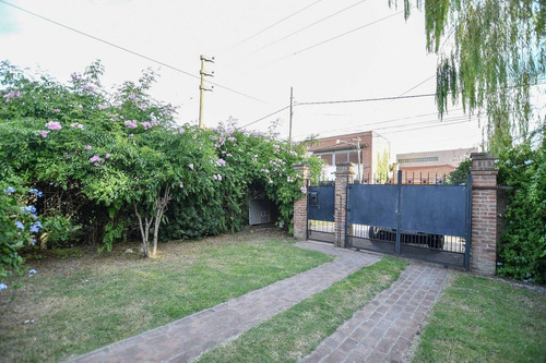 Casa Venta 4 Dormitorios 2 Baños Y Parrilla-lote 10 X 50 - Manuel B Gonnet
