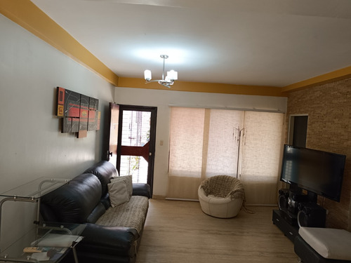 Leandro Araque Inzitu Realtors Vende Townhouse Amoblado En Residencias Mucubají Naguanagua Urb. Guayabal