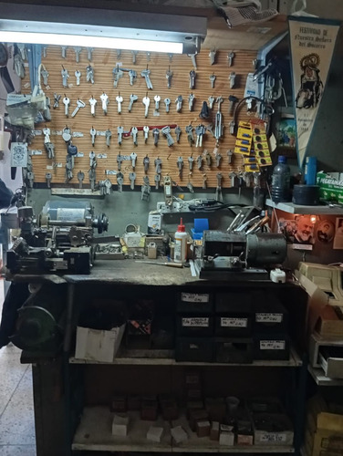 Venta De Local En La Urbina + Fondo De Comercio 300.000 $