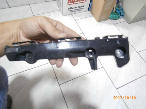 Soporte Rh Bumper Delantero  Toyota Hilux 2012