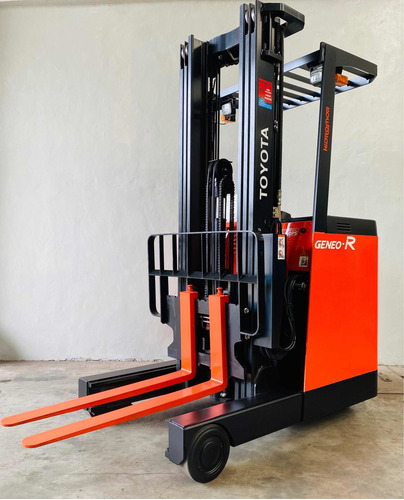 Imagen 8 de 10 de Apilador Toyota Triple 5mts Desplazador Garantia