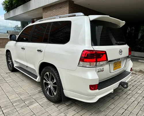 Toyota Land Cruiser SAHARA VXR LC200 DIESEL