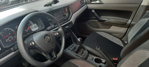 Imagen 6 de 25 de Volkswagen Polo 1,6 Comfortline Manual Año 2018 Rojo