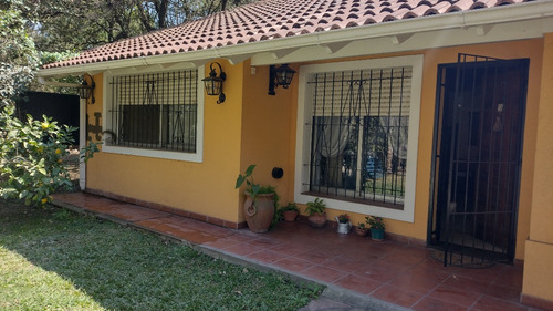 Casa Chalet 7 Ambientes En Parque Leloir Dueño Vende. Con Gran Parque Arbolado , Pileta Y Parrilla