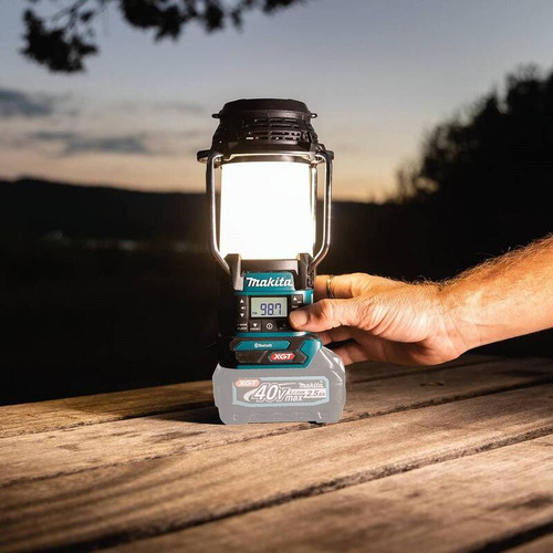 Makita Lámpara Inalámbrica Xgt Máx. De 40v Con Radio Grm04