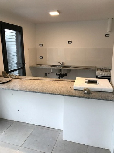 Cantisano Propiedades Alquila Excelente Duplex En Gonnet 504 Y 17!! Con Entrada Para Auto, 2 Dormitorios!!