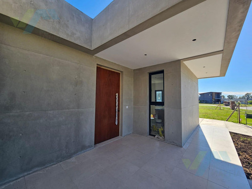 Casa En Venta 4 Ambientes - Barrio Cerrado Santa Elisa - Pilar Del Este -