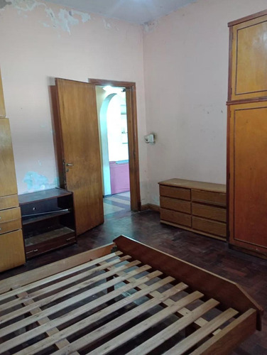 Casa En Venta - 3 Dormitorios 1 Baño - Cochera - 240mts2 - Lanús
