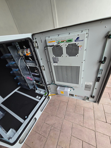 Gabinete Telecomunicaciones Exterior Con Clima Gris (Usado)