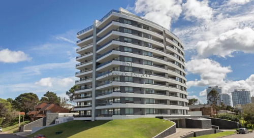 Apartamento En Venta En Torre Esmeralda De 3 Dormitorios , En Punta Del Este