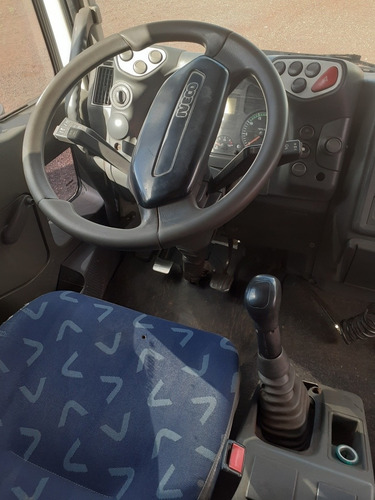 Imagem 8 de 11 de Iveco 240e25 Bau Iveco 240e 25