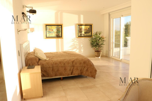 Imagen 21 de 30 de Imponente Casa En Venta Al Lago En Barrio Los Lagos Nordelta. 4 Dormitorios.