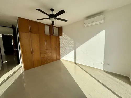 Residencia En Venta De 4 Recámaras En Privada Amanthea.