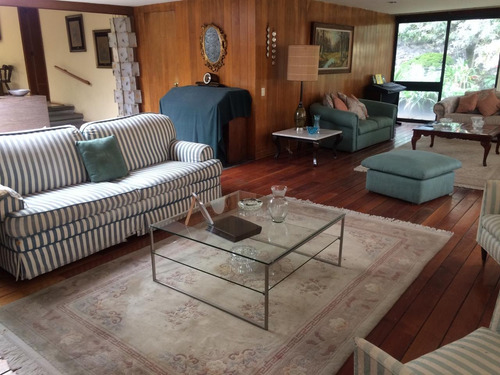 Imagen 5 de 14 de Casa En Un Solo Nivel Rodeada De Jardín Para Re Modelar