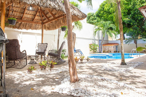 Imagen 6 de 30 de Exquisita Casa En Bávaro Con Piscina Y Amueblada