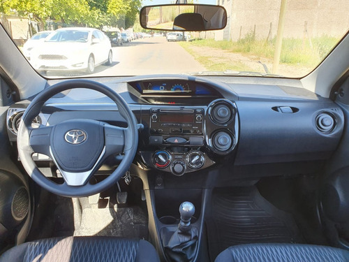 Toyota Etios 1.5 X (90cv) 5ptas.