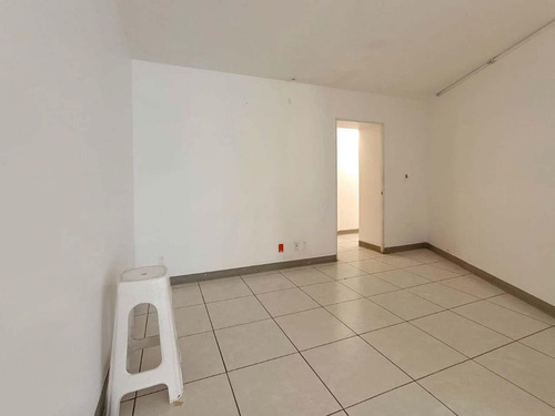 Local Comercial En Renta En Planta Baja En Av. Constituyentes, Querétaro, Querétaro